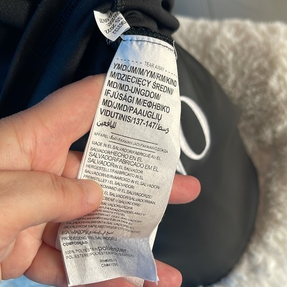 Under Armour Women's Black Graphic Tee - Picture 6 of 7